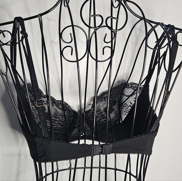 🌺Victoria's Secret Unlined Demi Bra - Picture 2 of 4